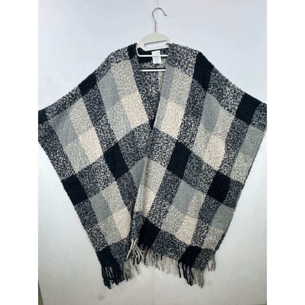 Woolrich Poncho Wrap Womens One Size Black Grey Buffalo Plaid Fringe Boucle Knit - Picture 2 of 7